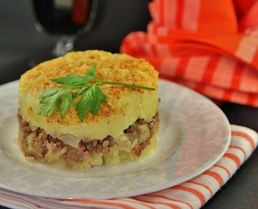 Картофельная запеканка с мясом и твердым сыром