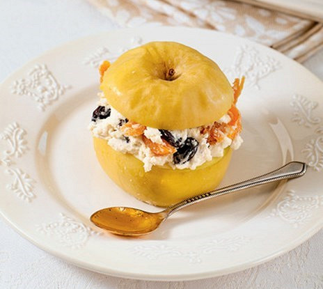 Печеные яблоки, фаршированные творогом