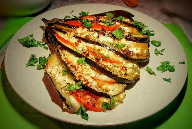 Баклажан запечённый с моцарелой и фетой