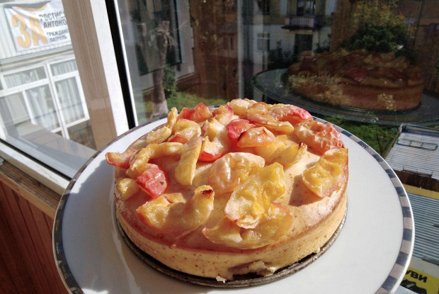 Шарлотка с ранетками