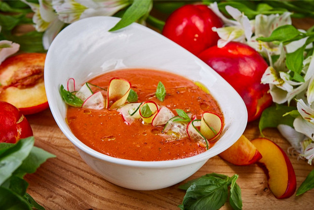 Гаспачо с нектаринами и овощами