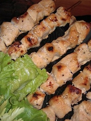 Сочные куриные шашлычки в кефирном маринаде