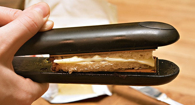 Как приготовить горячий бутерброд выпрямителем волос фото