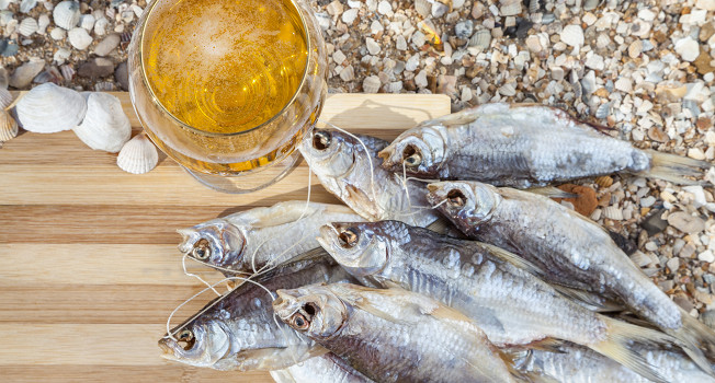 Почему пиво пьют с соленой рыбой фото